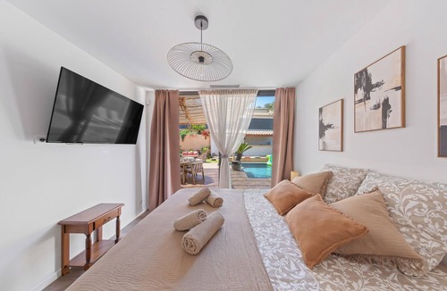 Ollioules House | Villa JACKY—fully air-conditioned, with a pool and pétanque, near the sea, sleeps 6