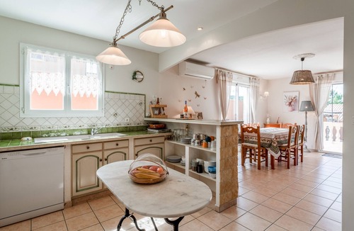 Malaucene House | Villa “La Ceriseraie” with Mountain View, Wi-Fi, and Air Conditioning