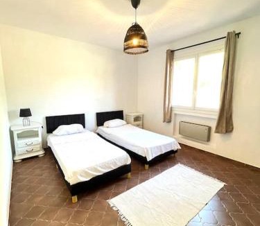 Rognac Apartment | Villa la Source proche Aéroport Marseille Marignane -confortable - et tout équipé