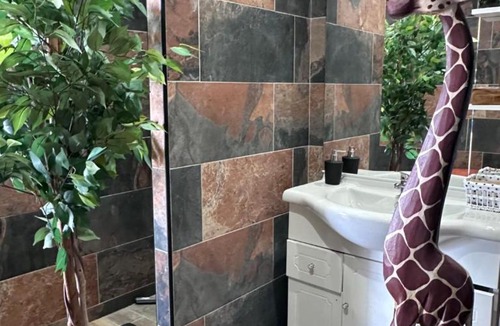 Lorgues Apartment | Villa LCP Suite Romantique Nature avec Jacuzzi, Sauna & Hammam, Massage & Petit-Déjeuner en supplément