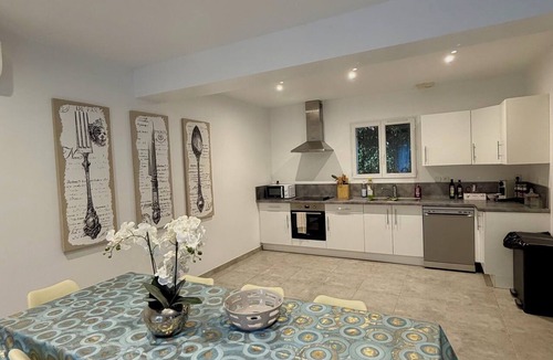 Six-Fours-les-Plages Villa | Villa le Soleil Du Brusc, just 7 minutes from Le Brusc Beach!