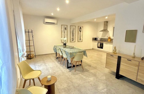 Six-Fours-les-Plages Villa | Villa le Soleil Du Brusc, just 7 minutes from Le Brusc Beach!