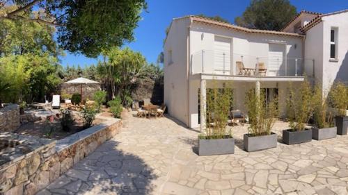 Boulouris-sur-Mer Villa | Villa "LES ALIZES" Côté jardin - Bord de mer