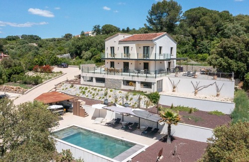 Les 3 Ponts Villa | Villa Les Trois Ponts – Contemporary luxury villa near Nîmes