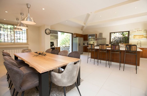 Valbonne Villa | Villa Lou Bella - Sleeps 16 - 6BR Cannes Mougins - AC- View - 30+ 5 star reviews