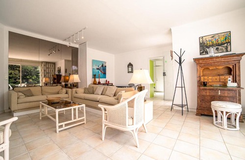 Riou - Petit Juas - Av de Grasse Apartment | Villa Matha
