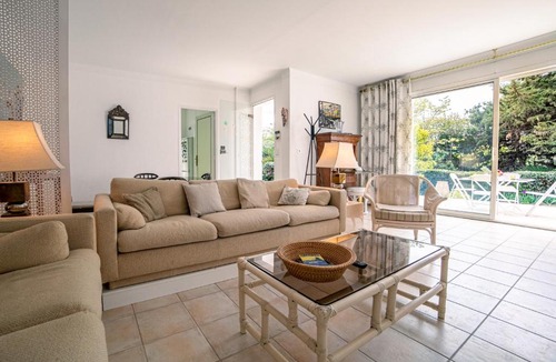 Riou - Petit Juas - Av de Grasse Apartment | Villa Matha