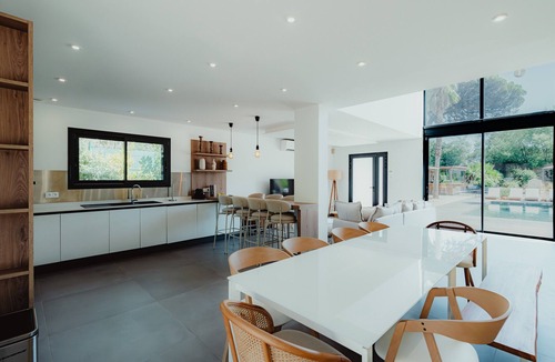 Sainte-Maxime - Saint-Tropez Villa | Villa 'Maures' with Shared Pool, Wi-Fi and Air Conditioning