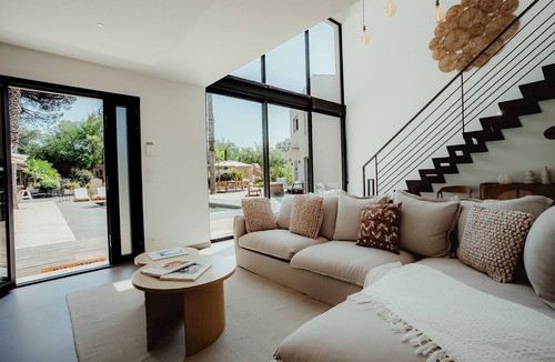 Sainte-Maxime - Saint-Tropez Villa | Villa 'Maures' with Shared Pool, Wi-Fi and Air Conditioning
