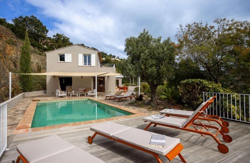 La Londe-les-Maures Villa | Villa Mimosa, climatisée avec Piscine et Vue Mer pour 10 personnes à La Londe-Les-Maures