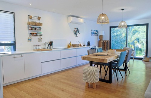 La Ciotat Villa | Villa OCEA, swimming pool, on the seafront, beach on foot, ideal for family or friends