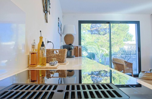 La Ciotat Villa | Villa OCEA, swimming pool, on the seafront, beach on foot, ideal for family or friends
