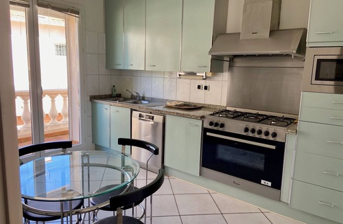 Antibes City Centre Villa | Villa of 210 m² in the centre of Antibes, large parking area and garden