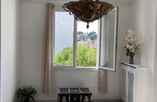 Antibes City Centre Villa | Villa of 210 m² in the centre of Antibes, large parking area and garden