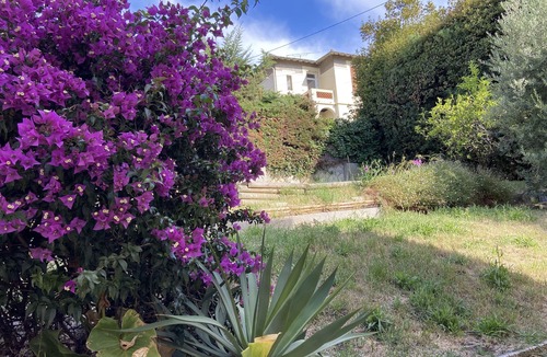 Antibes City Centre Villa | Villa of 210 m² in the centre of Antibes, large parking area and garden