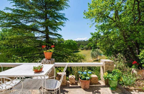 Cabrieres-d'Avignon Villa | Villa Parisot