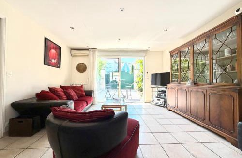 Frejus Plage Villa | Villa Sunny - Bord de mer - Tout à pied- Grande terrasse - Clim - Wifi - Idéal familles & amis