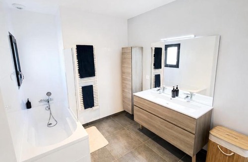 Saint-Just-Chaleyssin House | Villa VGART