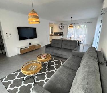 Roquebrune-Cap-Martin Villa | Villa Victoria F1 GP Monaco #8 persons #3 Bedrooms #Terrace # garage Beach -