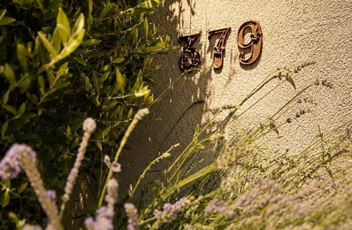 Molleges House | Villa Victoria in Provence- Gîte Luberon