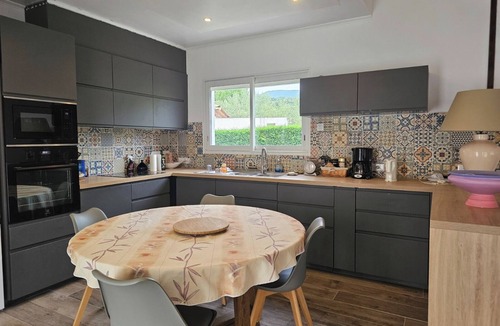 Saint-Jean-de-Cuculles Villa | Villa with pool