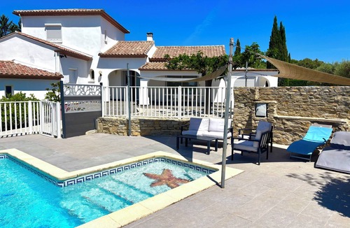 Saint-Jean-de-Cuculles Villa | Villa with pool