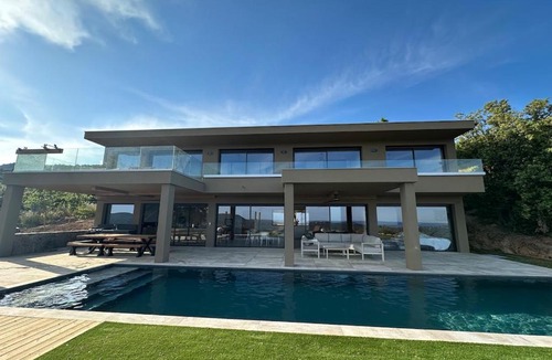 Pinarellu Villa | Villa with air conditioning, sea view, pool, jacuzzi, sauna, 5 bedrooms 5 bathrooms