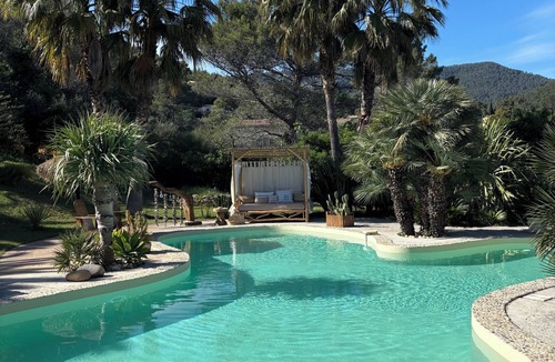 La Farlede Villa | Villa with garden and pool at the foot of the Coudon.