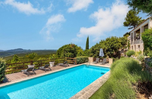 Villecroze Villa | Villa with heated pool, pétanque, spa & view
