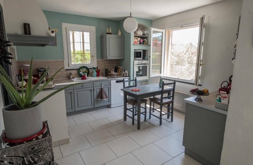 Maubec House | Villa with pool at the foot of the Luberon
