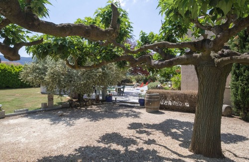 Maubec House | Villa with pool at the foot of the Luberon