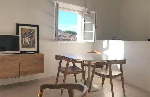 Saint-Tropez City Centre Apartment | VILLAGE - DUPLEX lumineux avec vue magnifique sur les toits et parking