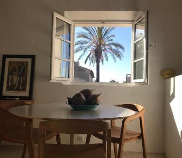 Saint-Tropez City Centre Apartment | VILLAGE - DUPLEX lumineux avec vue magnifique sur les toits et parking