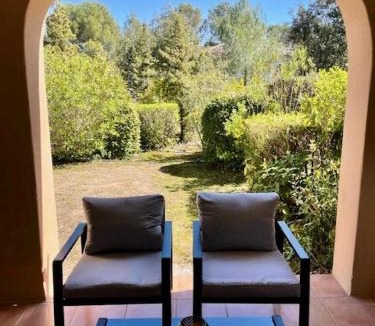 Pont Royal Apartment | Village Pont Royal en Provence - maeva Home - Appartement climatisé en rez de jardin 4 pièces 6 personnes - Prestige - super Home MAE-0673