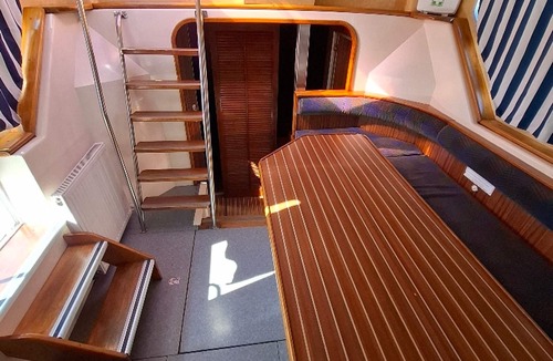 Chenille-Change Boat Rental | Vintage stay on a barge in Chenillé-Champteussé, 8-10 people, large outdoor space