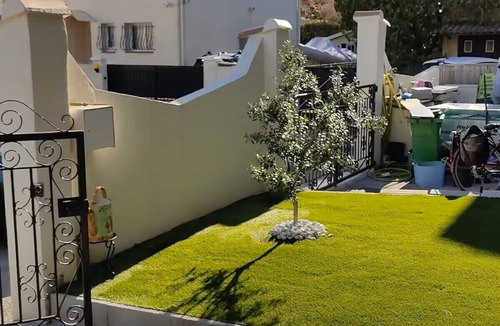 La Garde House | Warm, child-friendly home with swimming pool and vegetable garden