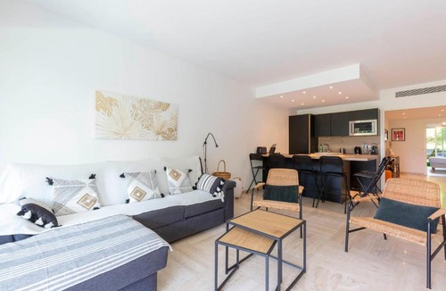 California - Pezou Apartment | WE CANNES ! Exceptional 4 rooms apartment Cannes Center swimming pool