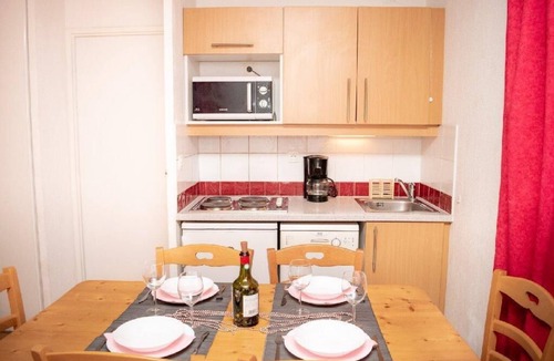 Puy-Saint-Vincent Apartment | Wifi, 1st floor, swimming pool, balcony, parking, tv, ski locker, 36m², Puy-Saint-Vincent