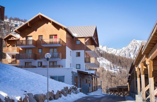 Puy-Saint-Vincent Apartment | Wifi, 1st floor, swimming pool, balcony, parking, tv, ski locker, 36m², Puy-Saint-Vincent