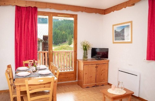 Puy-Saint-Vincent Apartment | Wifi, 1st floor, swimming pool, balcony, parking, tv, ski locker, 36m², Puy-Saint-Vincent