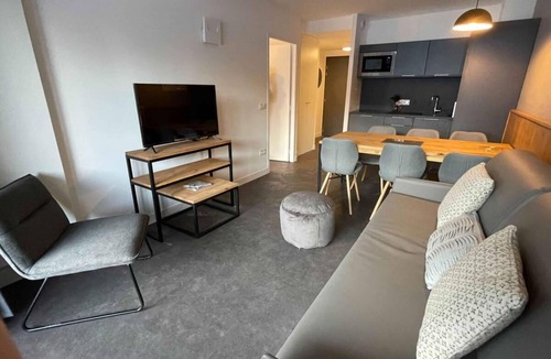 Auris Apartment | Wifi, 200m from resort center, swimming pool, sauna, hammam, terrace, balcony, tv, ski locker