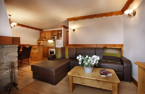 Oz-en-Oisans Apartment | Wifi, 50m from resort center, fitness, swimming pool, sauna, hammam, balcony, tv, ski locker, 65m²
