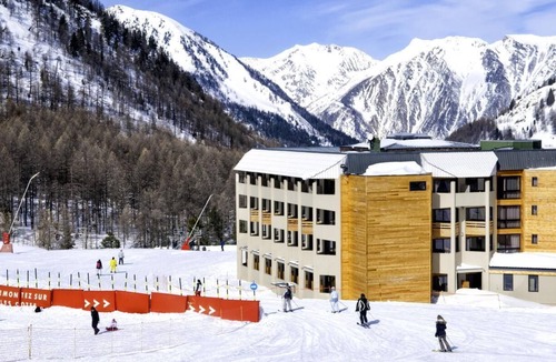 Isola Apartment | Wifi, 50m from shops, swimming pool, sauna, balcony, tv, ski locker, 22m², Isola 2000