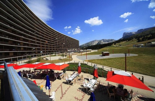 Saint-Etienne-en-Devoluy Apartment | Wifi, at the foot of shops, 3rd floor, view valley, tv, 28m², Superdévoluy