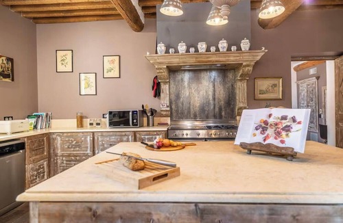 Mazan House | Wine estate with sunset courtyard near Bédoin
