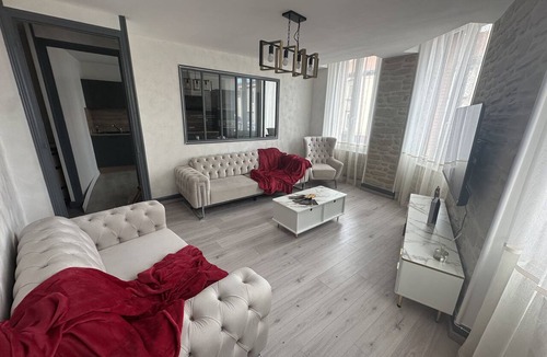 Tain-l'Hermitage Apartment | Wine-themed apartment—in the center of Tain l'Hermitage with a large garage.