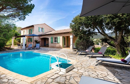 Plage de la Garonnette House | Wonderful private villa with A/C, WIFI, private pool, TV, terrace, pets allowed and panoramic view