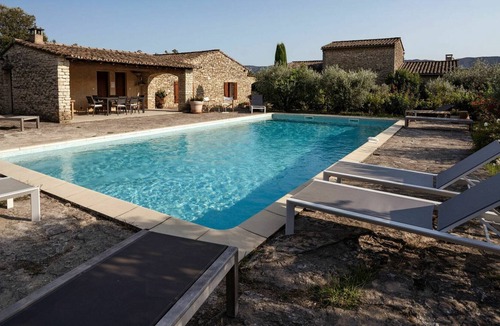 Gordes Villa | Wonderful private villa for 10 guests with private pool, WIFI, TV, terrace, pets allowed and par...
