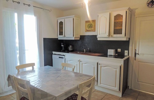 Mazan Villa | Wonderful private villa for 6 people with WIFI, A/C, private pool, TV, terrace and pets allowed