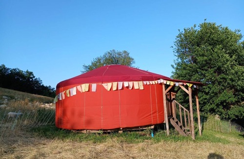 Beaulieu Bed & Breakfast | “Yurt” Guest Room with Mountain View and Shared Garden